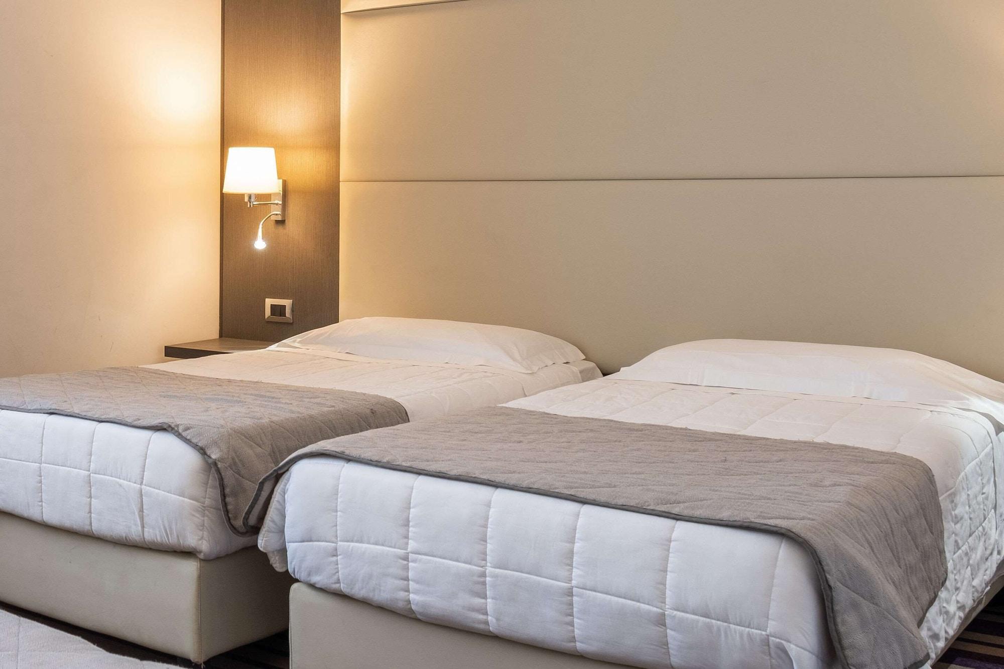 Quality Hotel Green Palace Monterotondo  Esterno foto